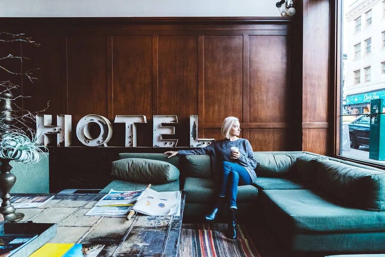 jak-sprawdzic-bezpieczenstwo-okolicy-w-hotelu