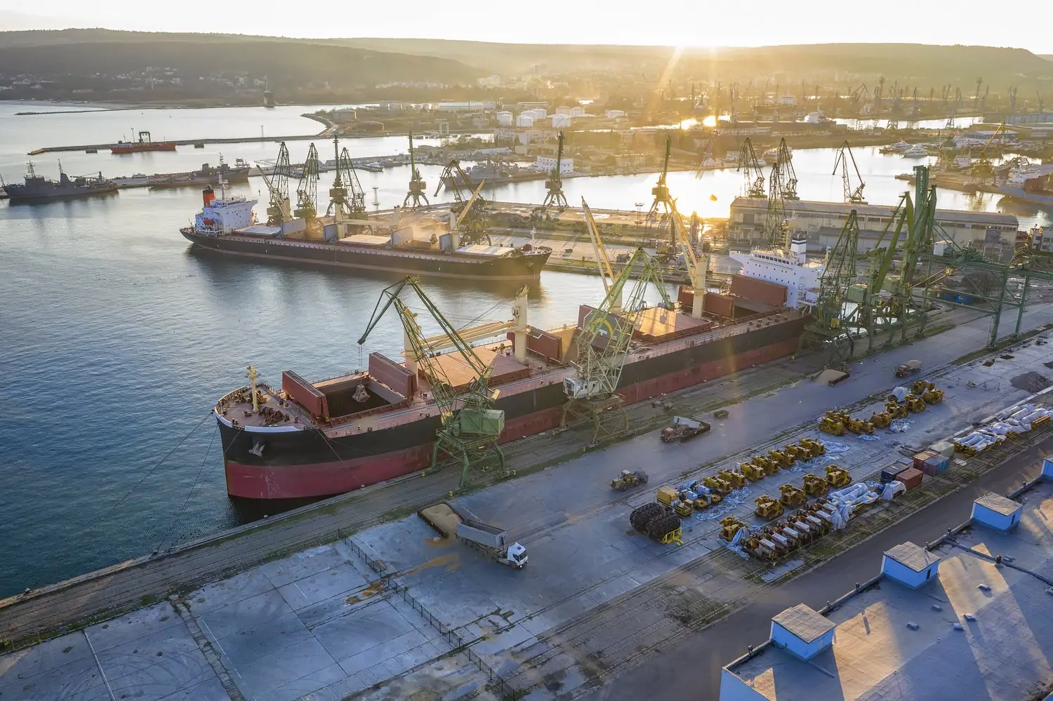 Transport cargo w Gdańsku: przewoźnicy i spedycja