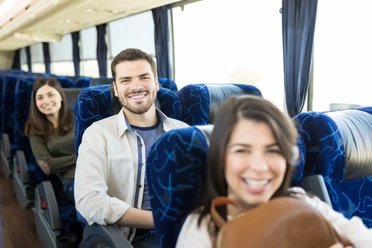 Transport na wydarzenia kulturalne: shuttle busy i linie specjalne