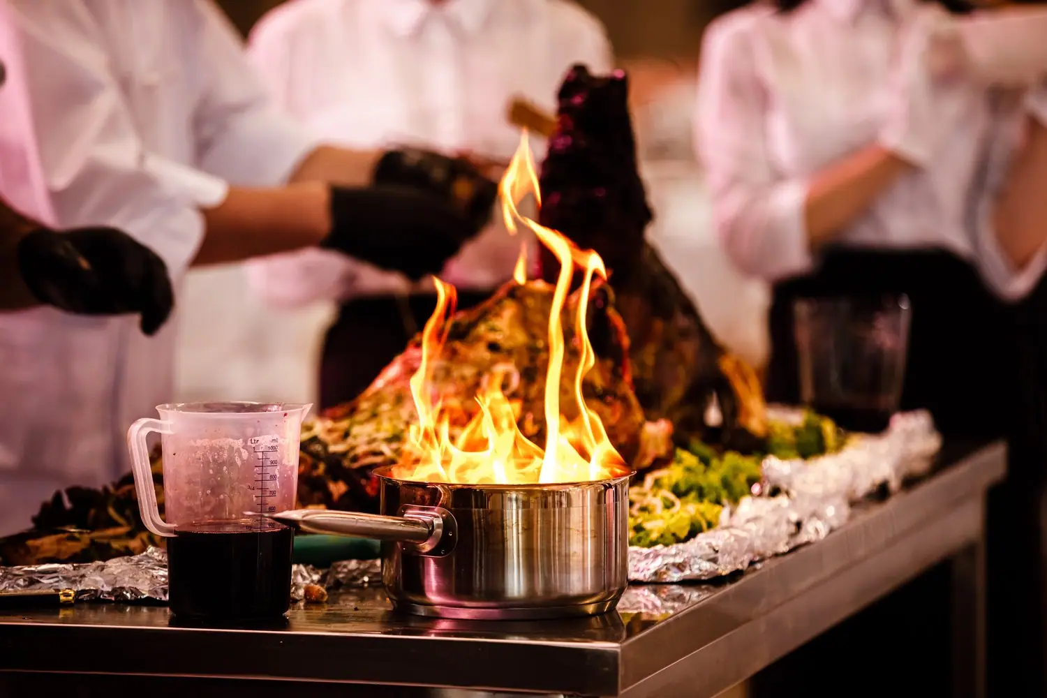 Gdańskie restauracje z show cookingiem: kuchnia na żywo