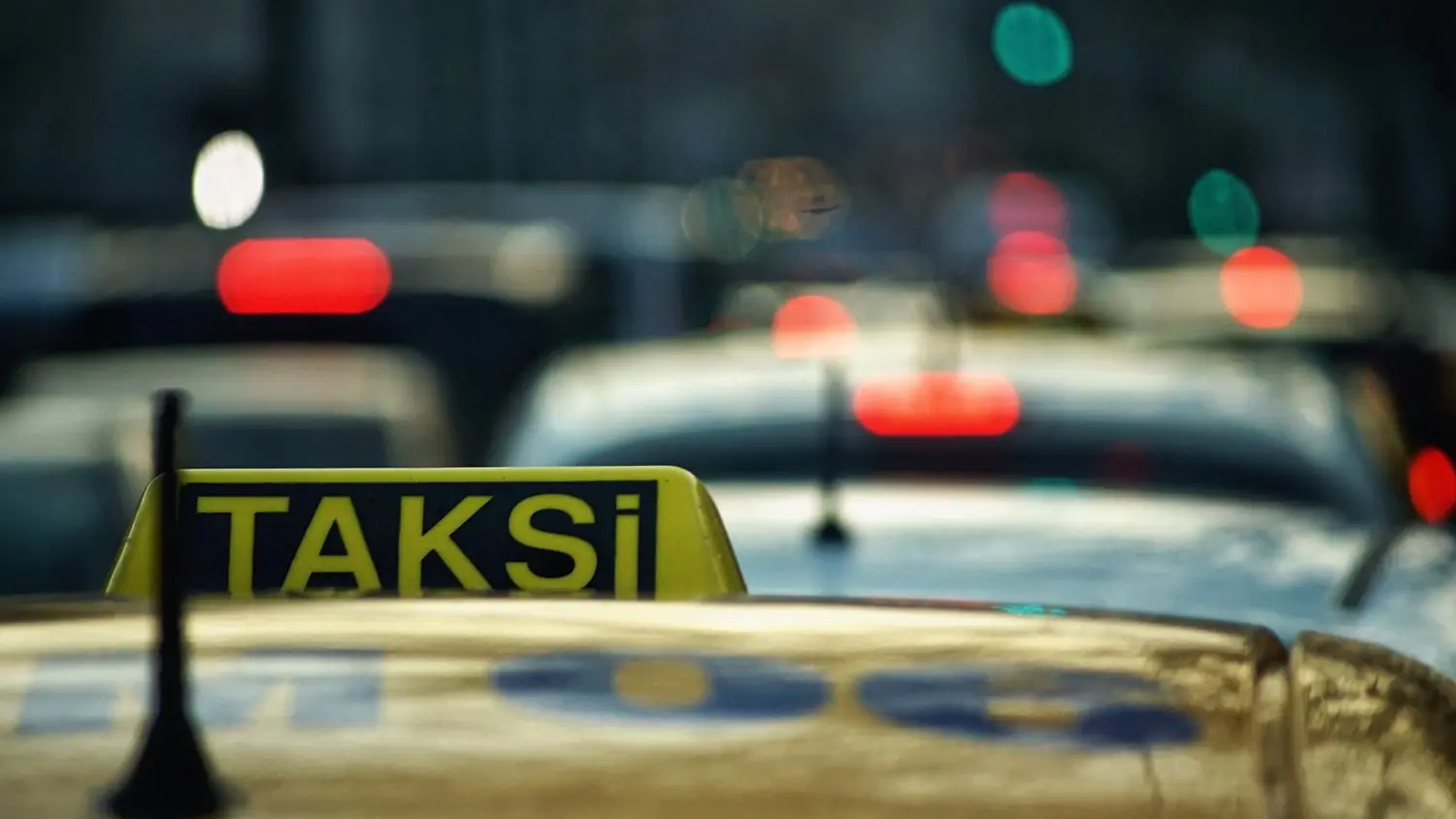 Jak korzystać z gdańskich taksówek: praktyczny poradnik