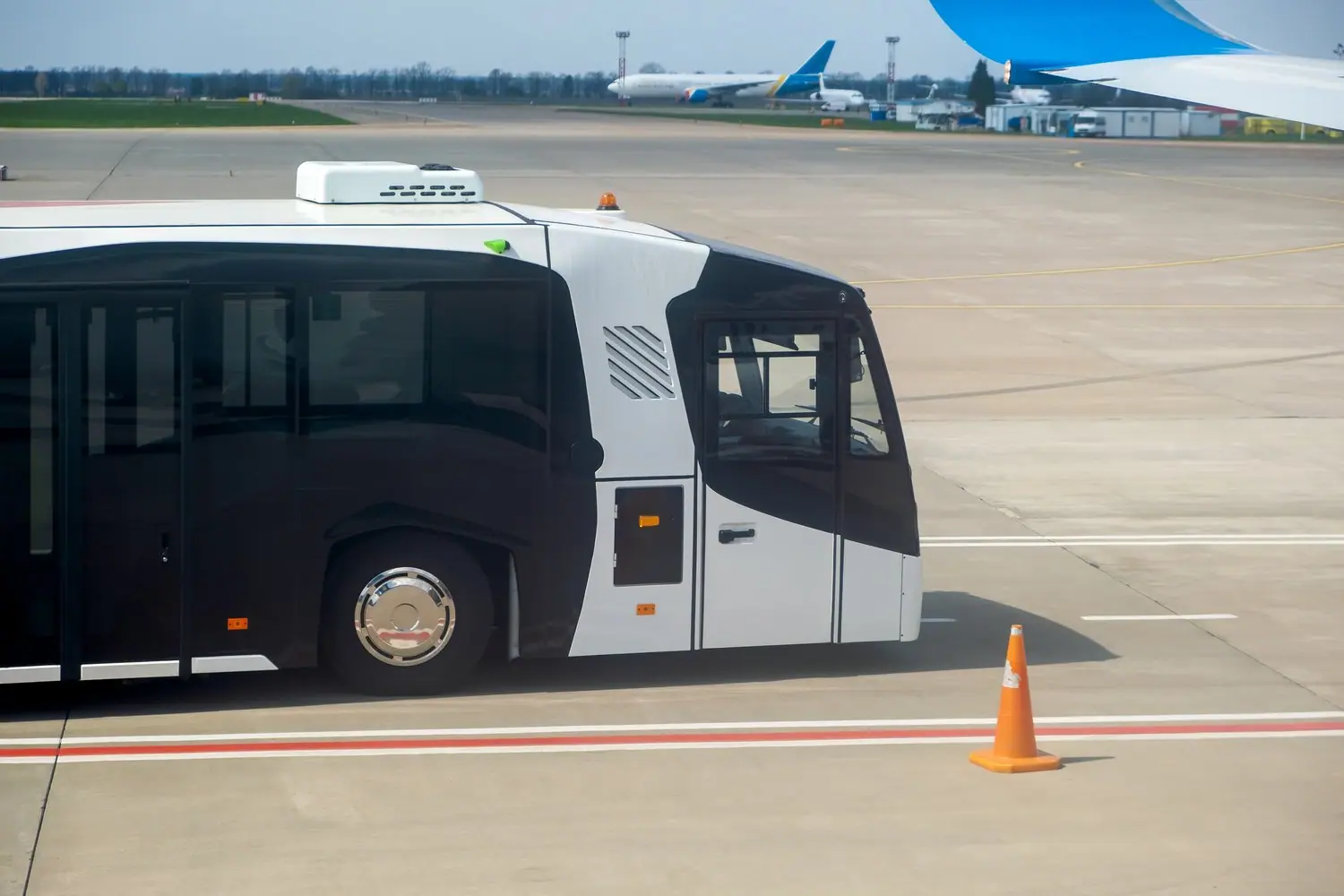 Jak dojechać na lotnisko w Gdańsku autobusem: linie i rozkład jazdy